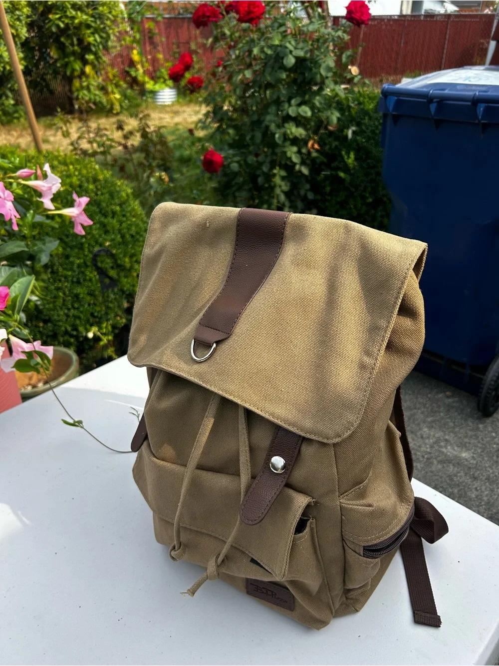 Bella Roso men’s Khaki Canvas Drawstring Backpack with Brown Trim Sz 17”x12” 8”